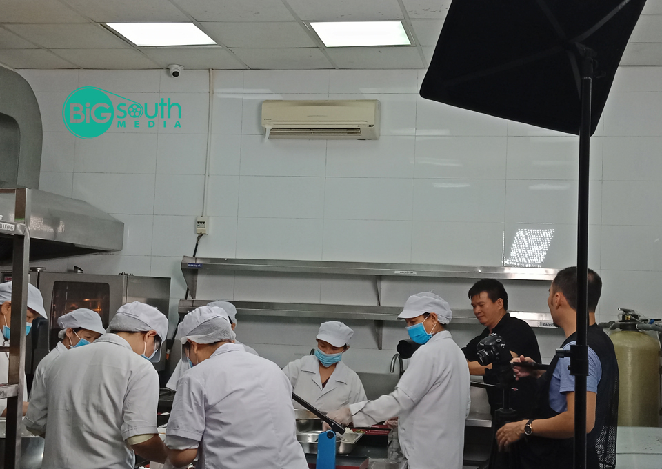 Quay phim giới thiệu công ty cung cấp suất ăn công nghiệ Hoa Mai 9